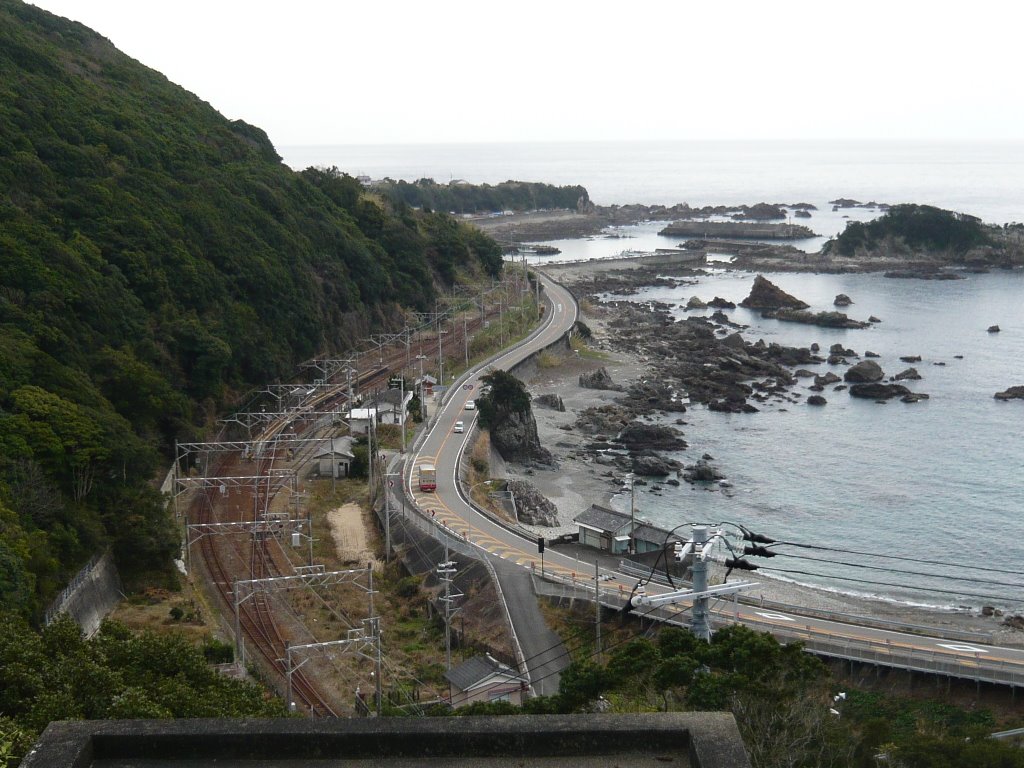 熊野古道　大辺路　長井坂より見老津駅方面 by panak-u