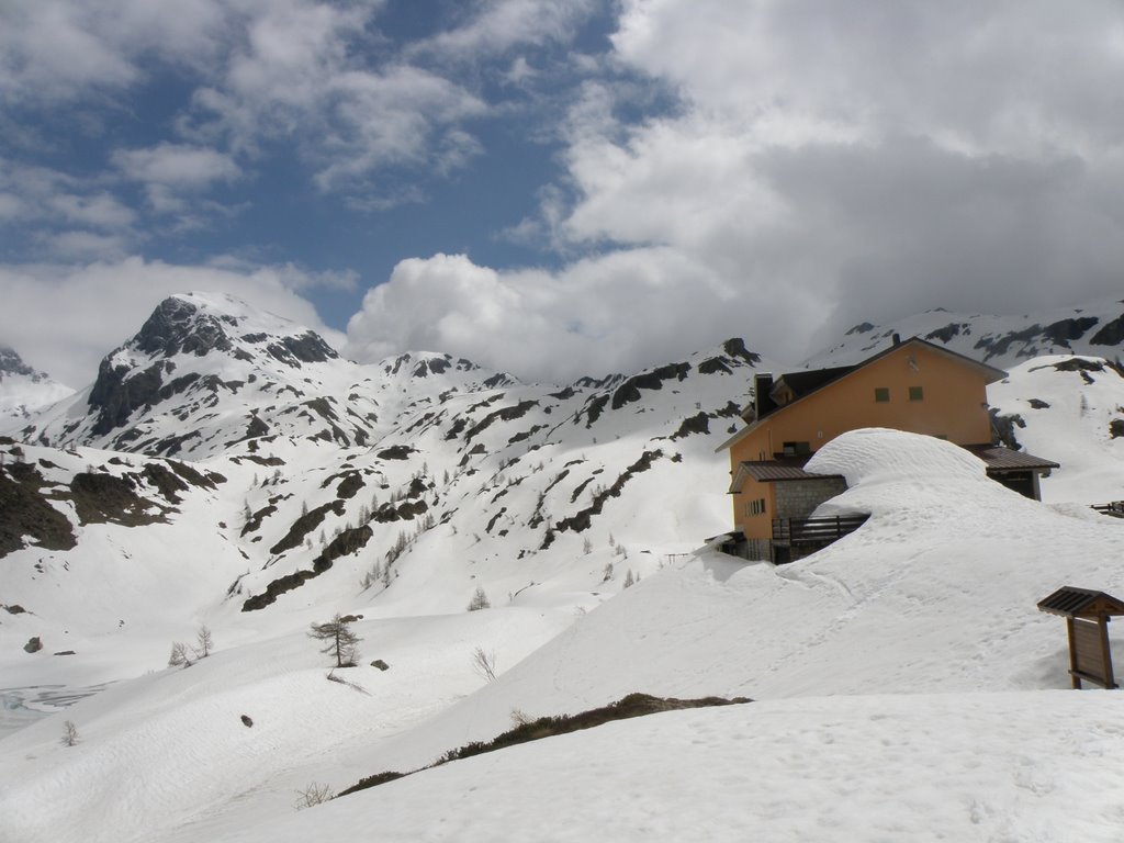 Carona - Rifugio F.lli Calvi by Willyco