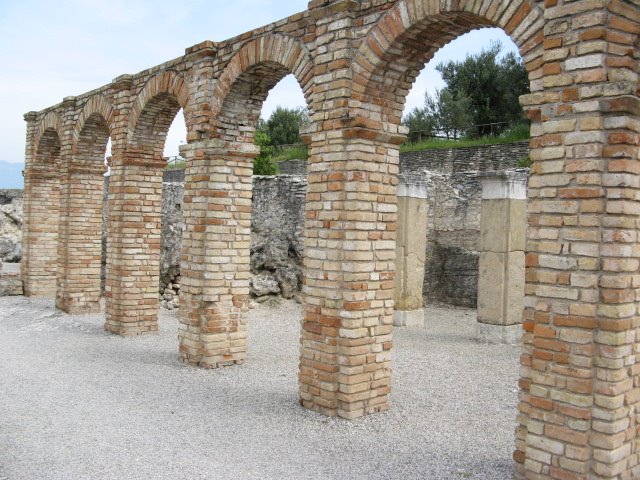 Sirmione, Grotten des Catul by Peter Bartl