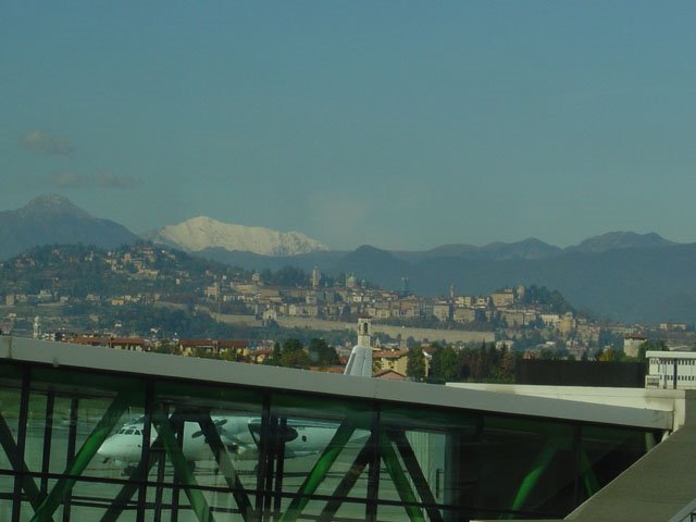 Bergamo aeroport by anxoveta