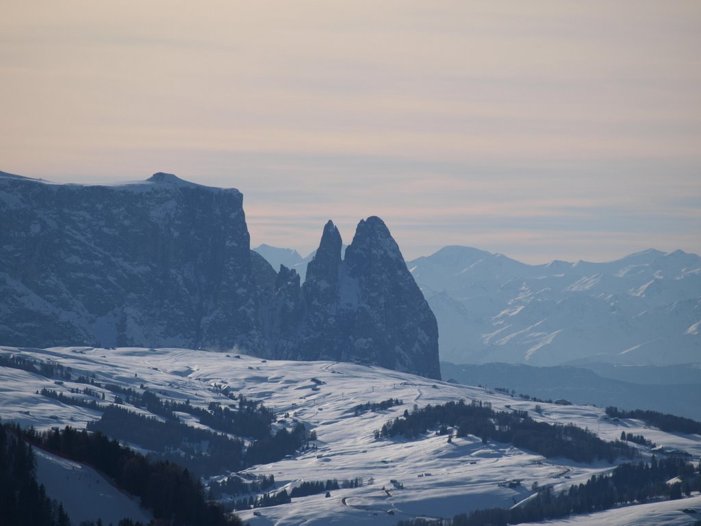 Alpe di Siusi and Sciliar, view from Ciampinoi by Caroline Pulleman