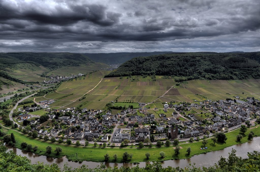 Blick auf Ernst vom Valwiger Berg by Nikorelli