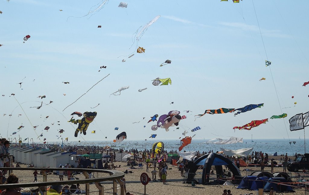 Ostende - Festival International de cerfs - volants by Philippe BERTHOD