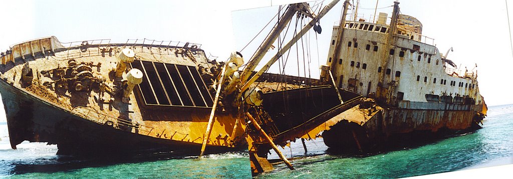 Wreck in Gordon Reef -M/V Loullia- 2000.....© by leo1383 by leo1383