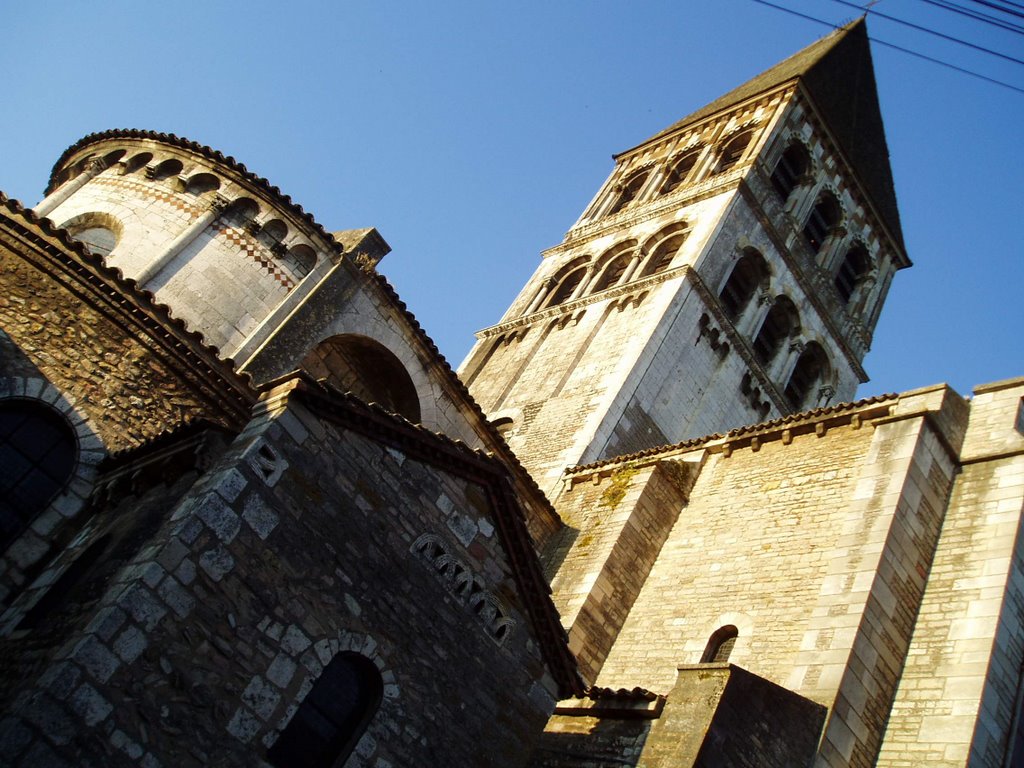 Tournus L'Abbaye vue du nord by GregorE