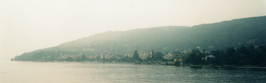 Stresa vu de la navette des iles Borromées by alain jacq