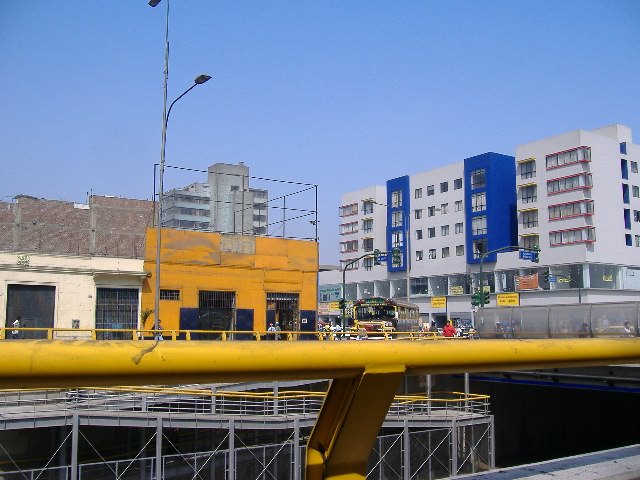 Esquina Av. Grau 3 e Iquitos, Cercado de Lima by irenelilay