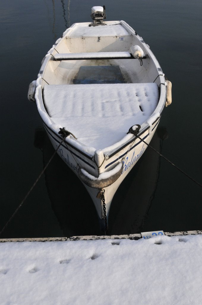 Sirmione-nevicata al porticciolo by Umberto Peretti