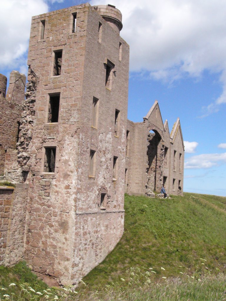 Slains Castle Tower by barfordboy