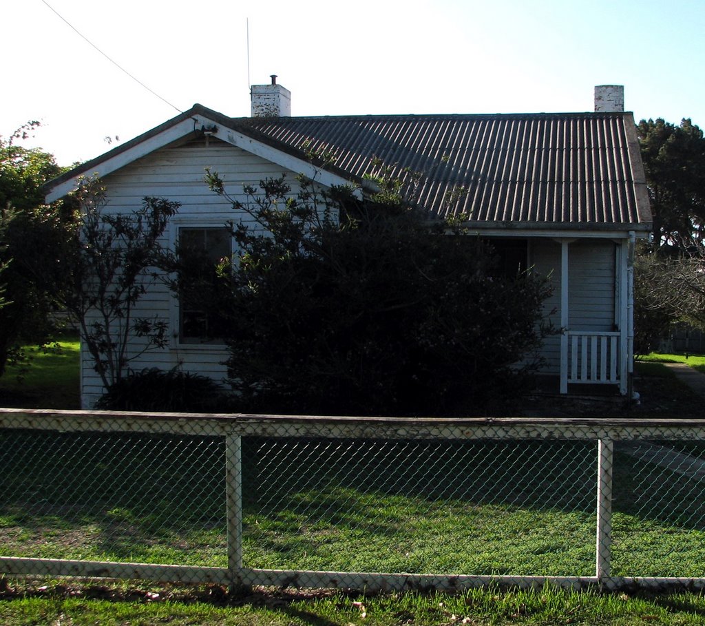 Attendant's Cottage No 1 [c.1922] - later, Married Officers' Quarters (PMQ1041). Highly representative of early Commonwealth domestic scaled timber architecture of the period by Muzza from McCrae