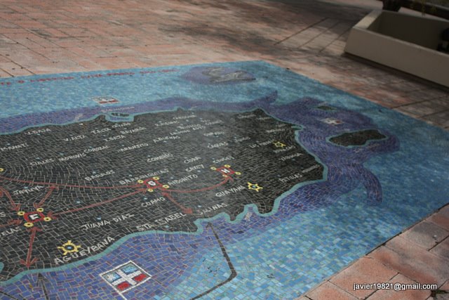 Mapa en la Plaza de Lares. By: Javier Velez. by Javier Velez