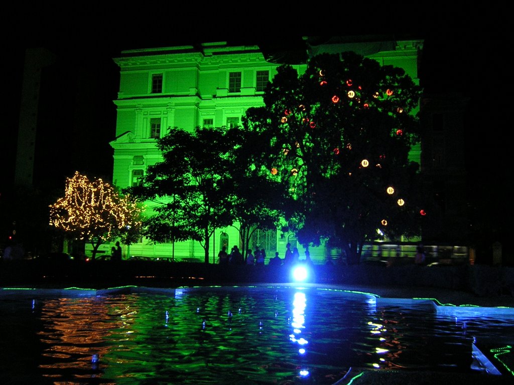 Praça da liberdade Iluminada. Natal de 2005. by Eduardo L. Castro