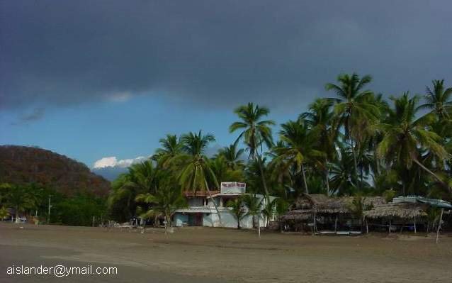 Dark clouds over Boca / dunkle Wolken ueber Boca / Nubes oscuras sobre Boca by Aislander@ymail.com