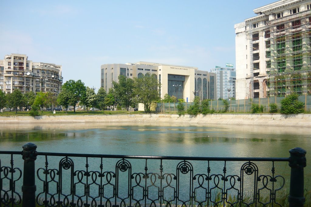 4 stars"Royal" hotel & Bucharest Court seen from Dambovita river by Andrei Gramaticu