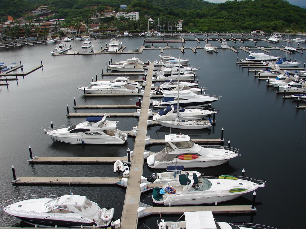 Marina de Ixtapa, Zihuatanejo, Guerrero, México by jesusromerop