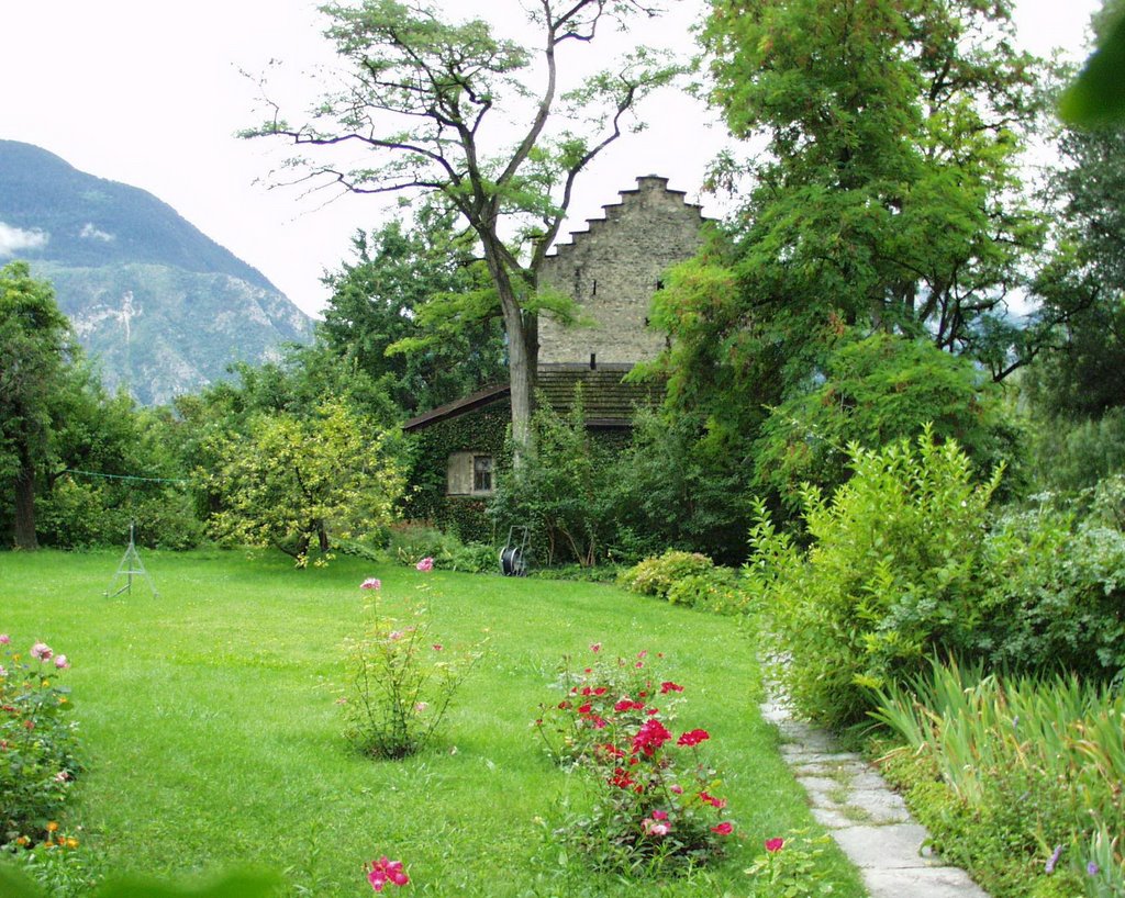 Veyras, château de Muzot - Jardin des Roses de Rainer-Maria Rilke, né le 4.12.1875, décédé le 29.12.1926 by Charly-G. Arbellay