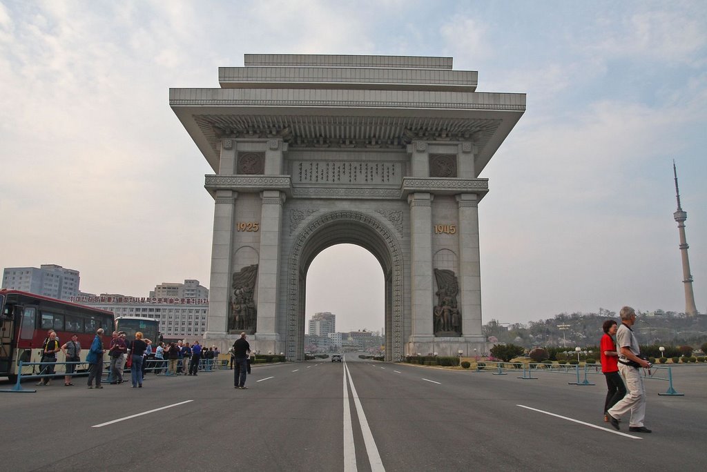 Monument in Pyongyang by Trond Ronneberg