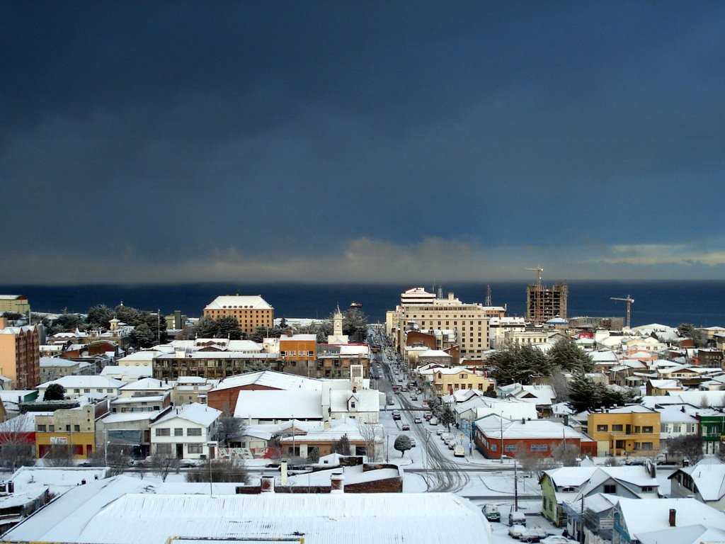 Punta Arenas (vista desde Cerro Mirador) by Miguel Muñoz