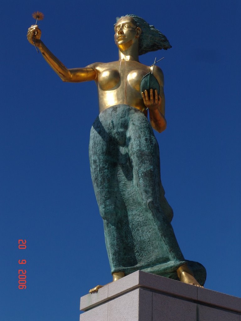 Monumento ao Navegante - Viana do Castelo - Portugal - 41° 41' 16.64" N 8° 50' 19.69" W by Geraldo Salomão