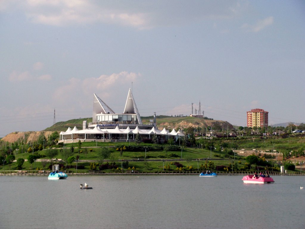 Karnı acıkan var mı? Restaurant by the lake ! by ღ Melody