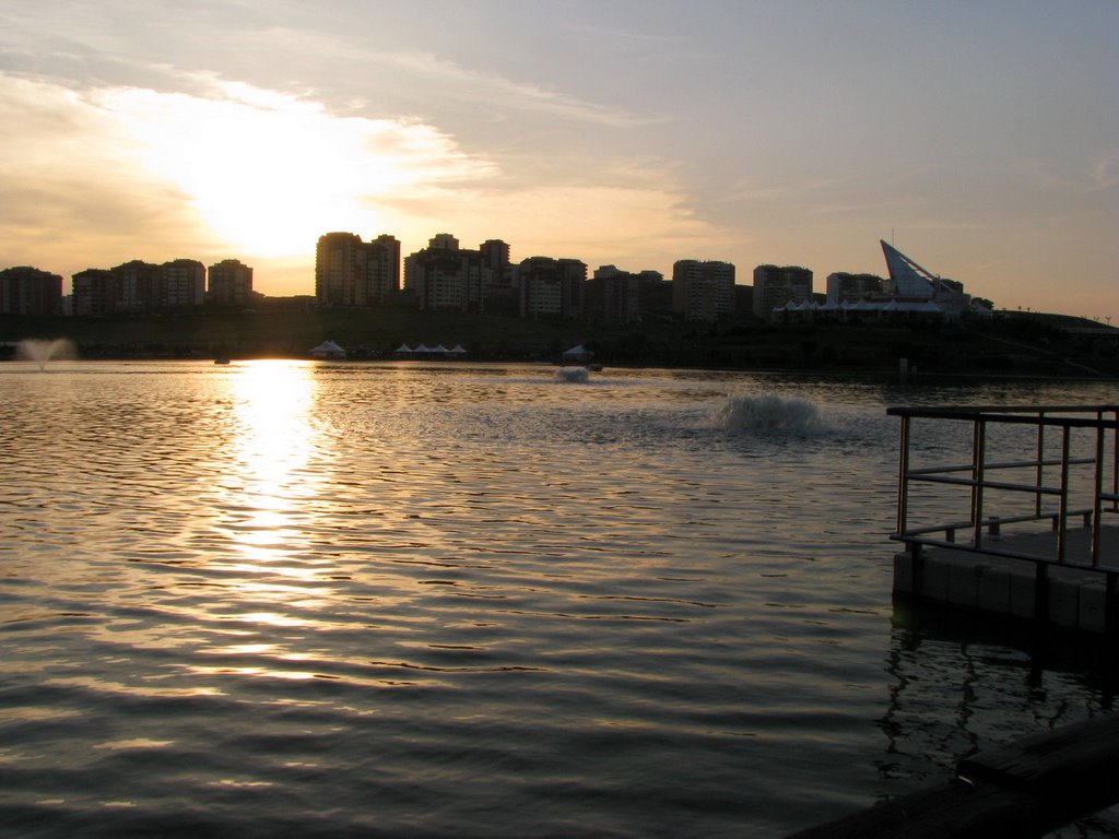 Dawn over the buildings... by ღ Melody