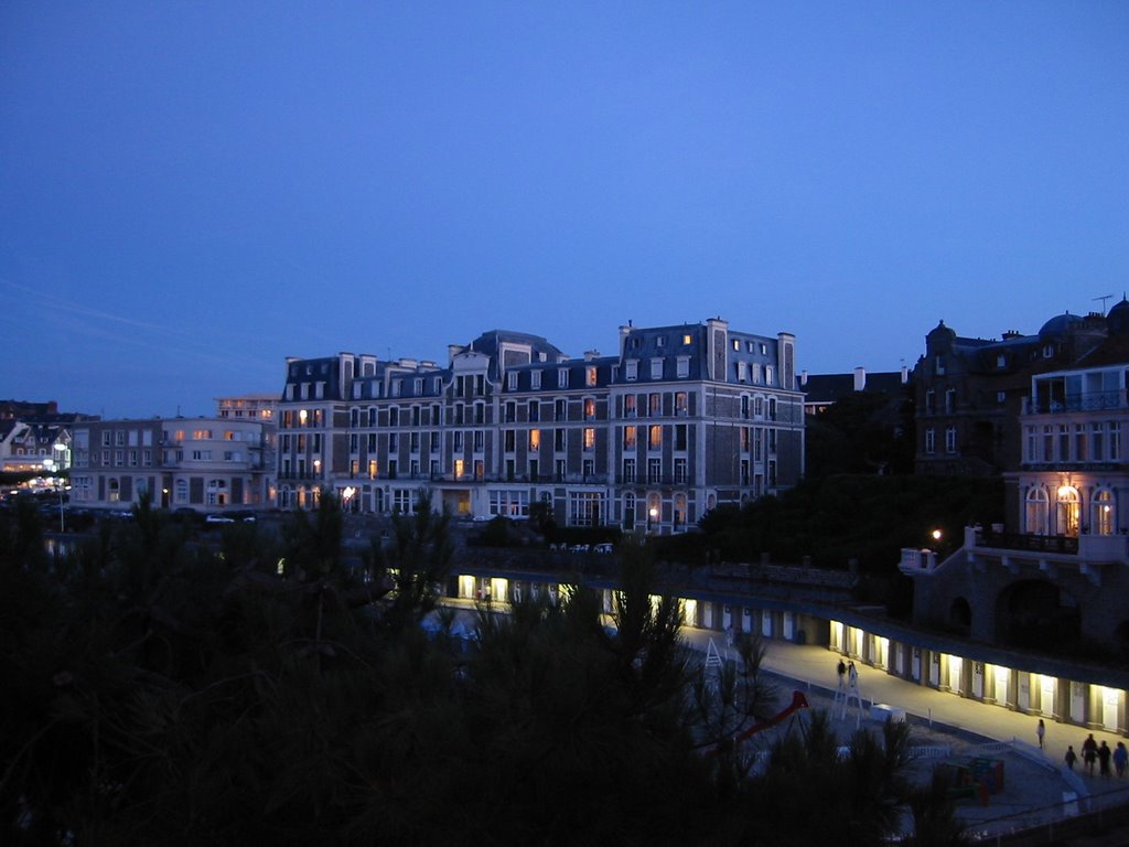 Plage de l'Ecluse by night by Nigloalien