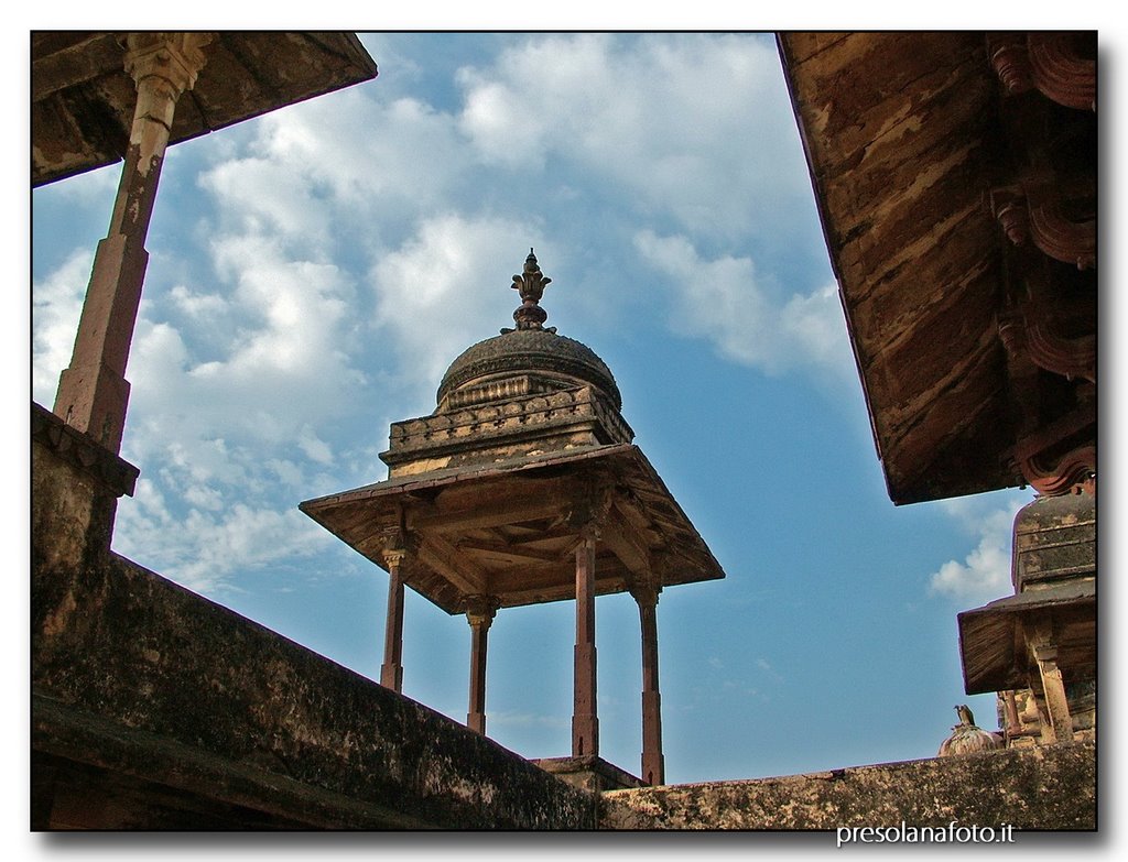 Jahangir Mahal - Verso il cielo by oliviero masseroli