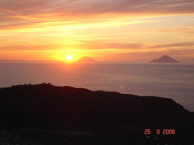 Alicudi&Filicudi from Vulcano crater by frank&liga