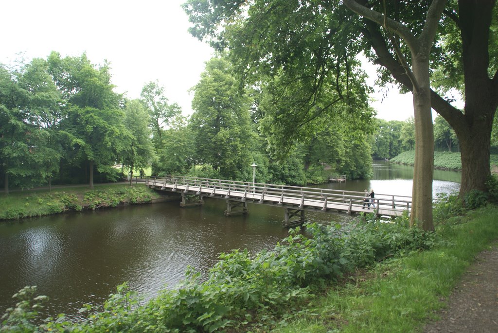 Fußgängerbrücke überm Burggraben by Regis7