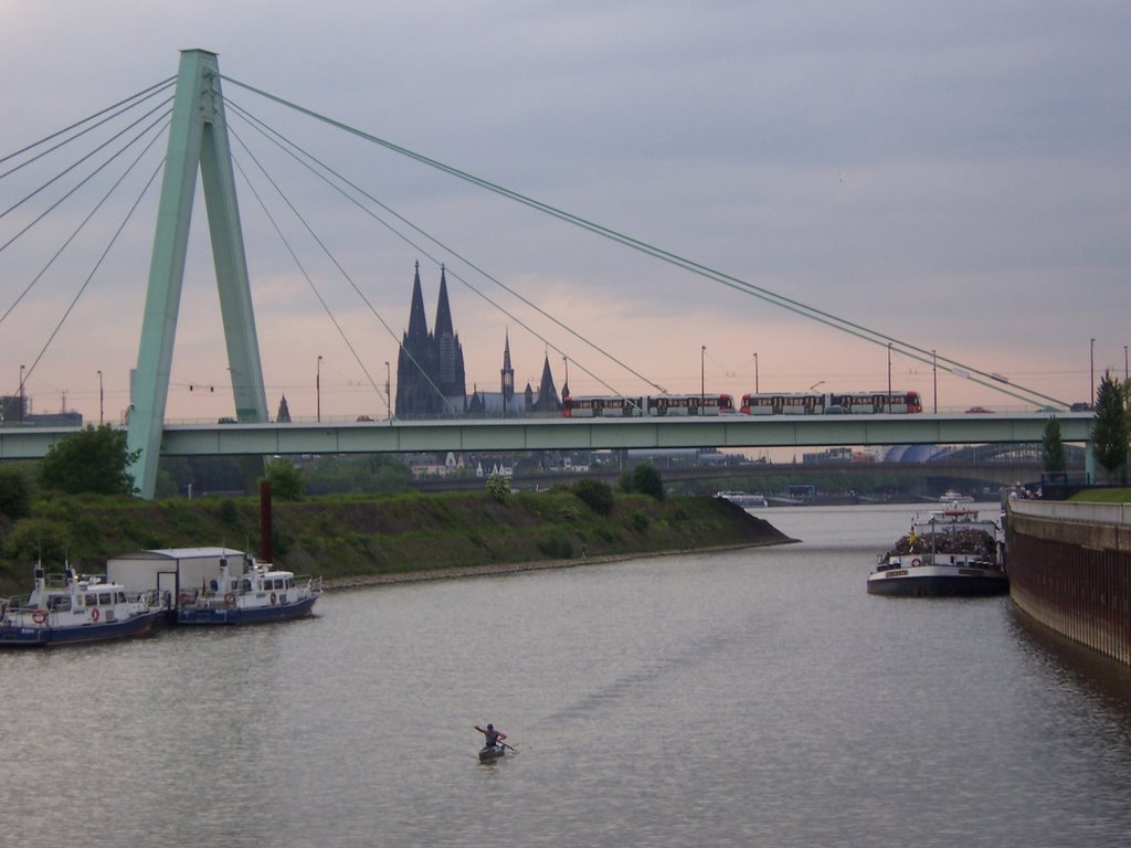 Severinsbrücke und Dom by thomaskoeln