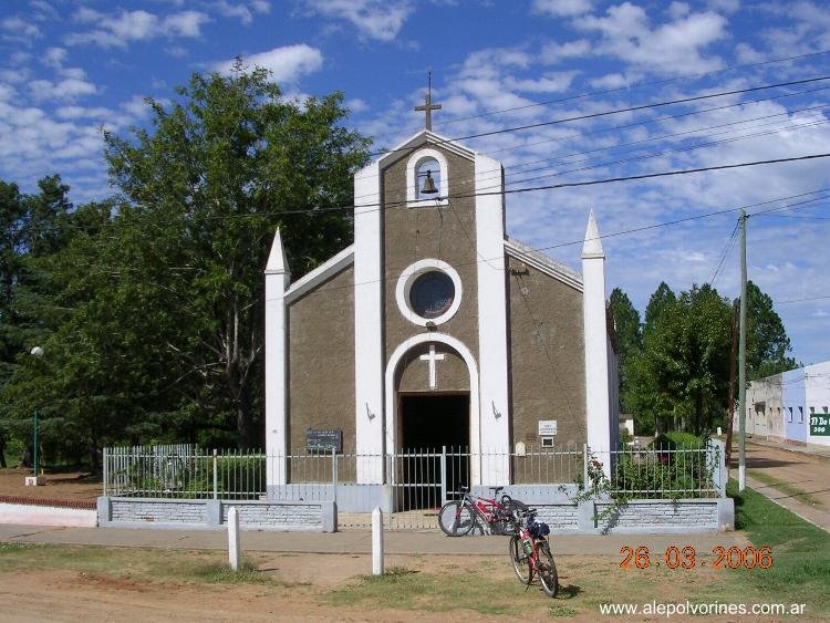 Pueblo Liebig - Iglesia ( www.alepolvorines.com.ar ) by alepolvorines