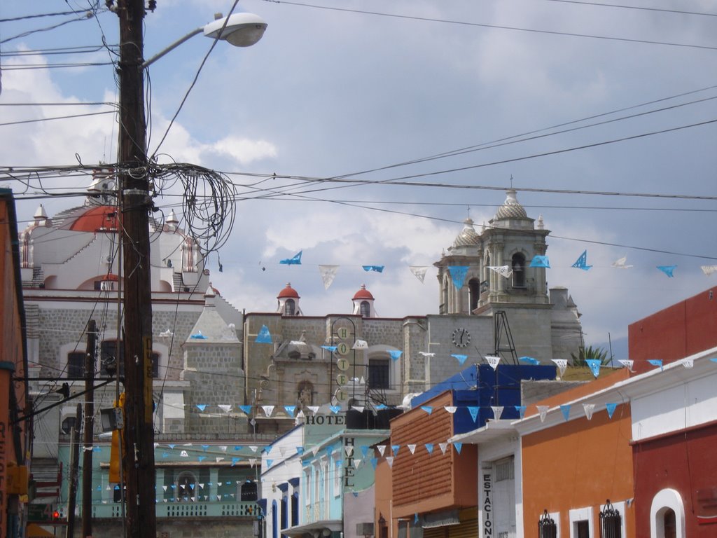 Iglesia de la Soledad desde Hidalgo by Angel SS