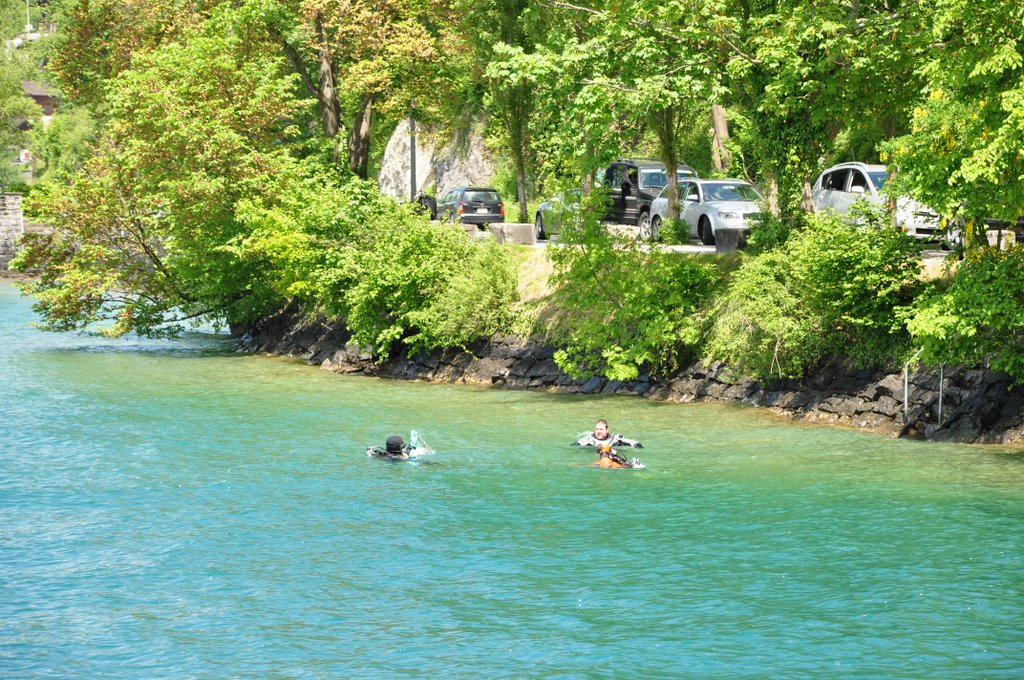 Scuba Divers@ Thunersee (05/2009) by NilsW