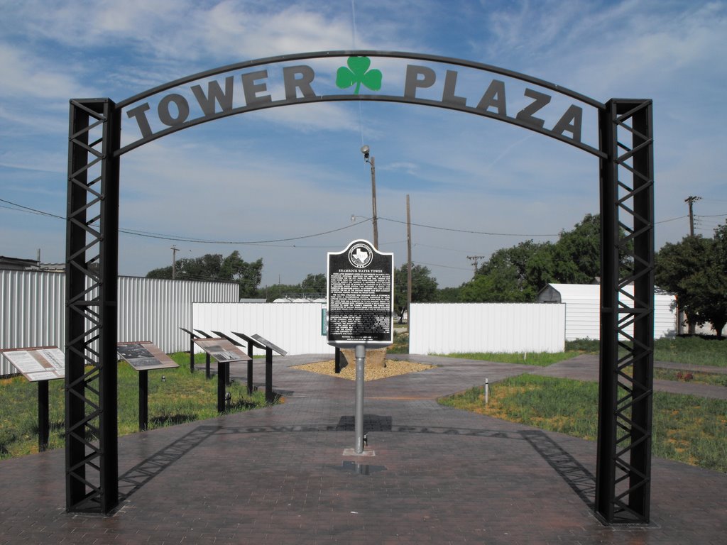 Shamrock, Texas Water Tower by alwuzhere