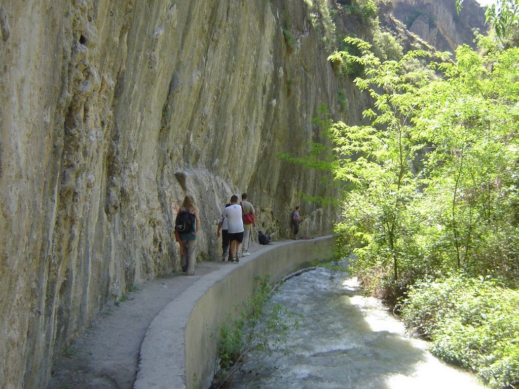 Trekking in Los Cahorros by Dorkita&O