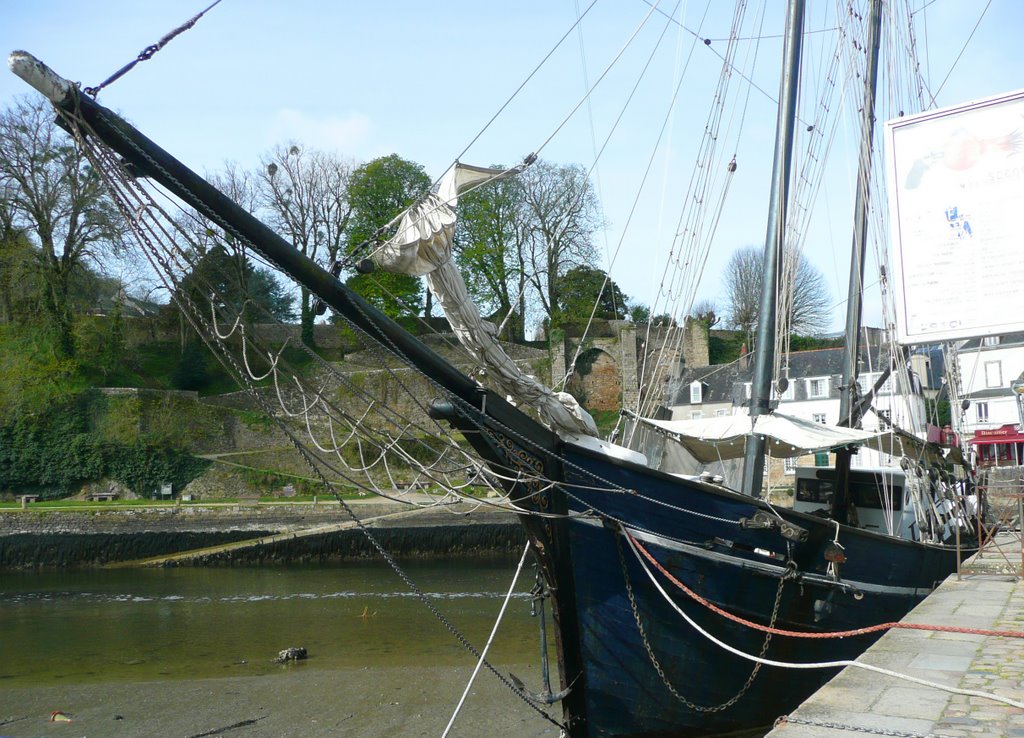 Auray - La goélette du port de Saint-Goustan by Maryse33