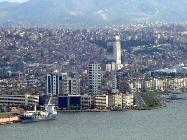 İzmir Körfezi-Alsancak by Hayati Güçlü