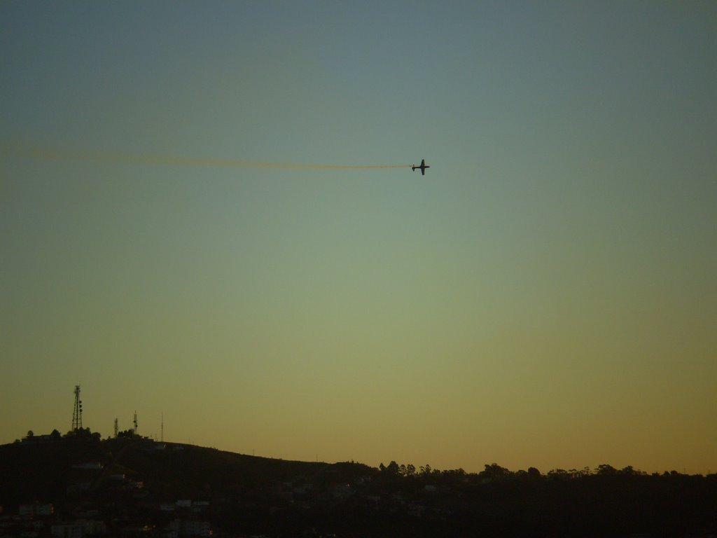 Monte Mário x Aeronave Solitária da Esquadrilha da Fumaça by Antonio Gabriel