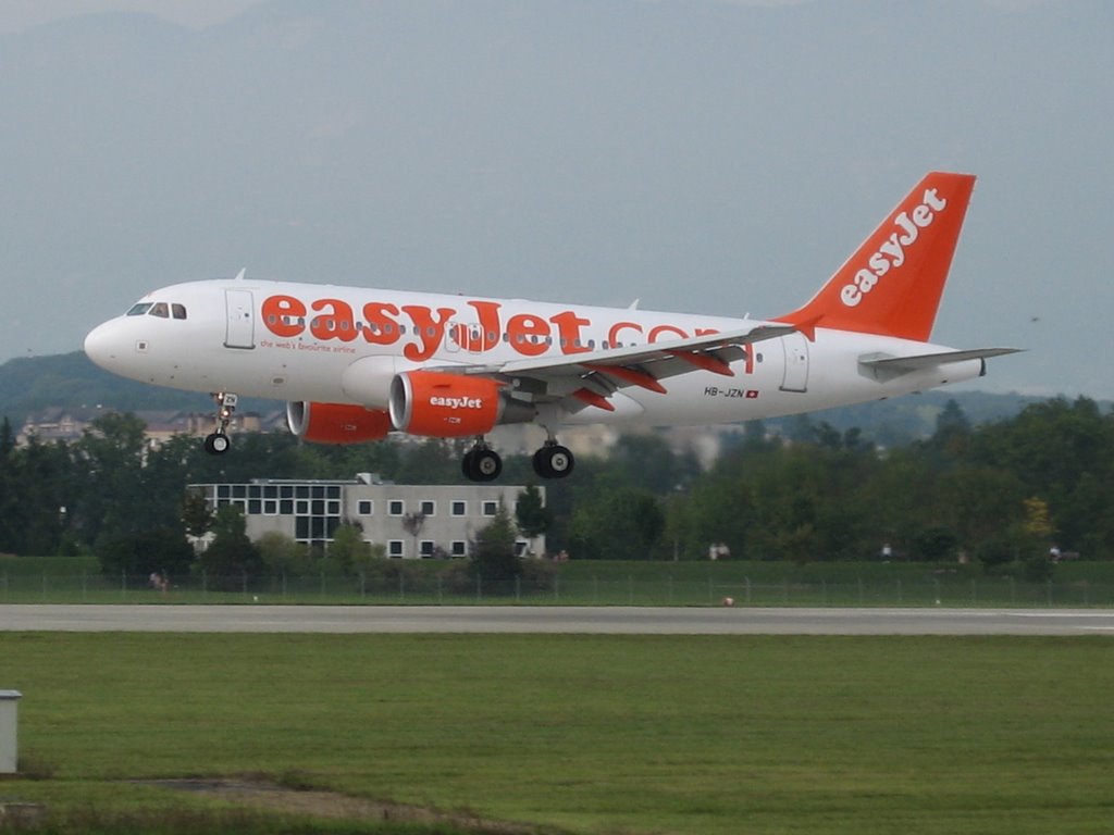 Easyjet GVA en 23 2006 by Christian Moret