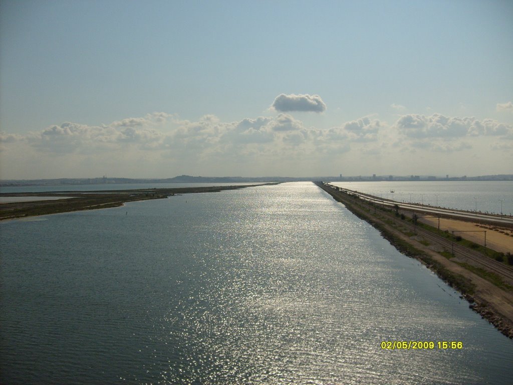 Vue de haut du pont de la goulette de tunis by anis tounsi by Anis Tounsi