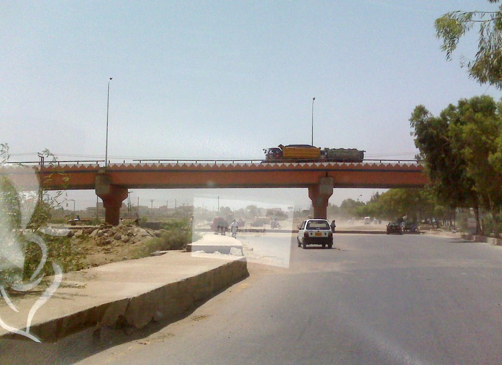 Qasimabad overhead bridge by riazmangi.com