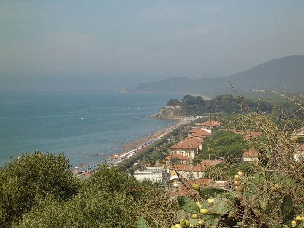 Castiglione, Blick von der Burg nach Norden by thomashu