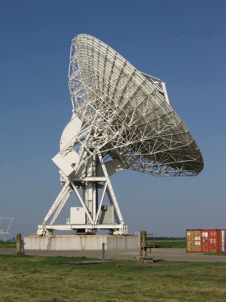 Medicina 32 m radiotelescope by Davide Andreani