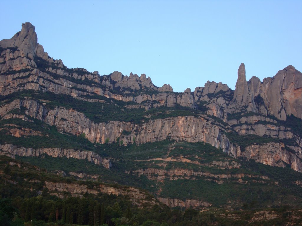 Montserrat desde el principio de la carretera de subida by Nuwanda999