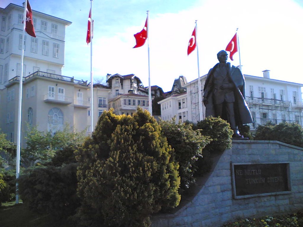 Büyükada sahil by H.M.A.