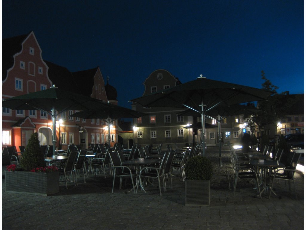 Geisenfeld: Stadtplatz bei Nacht by Sarah Berger