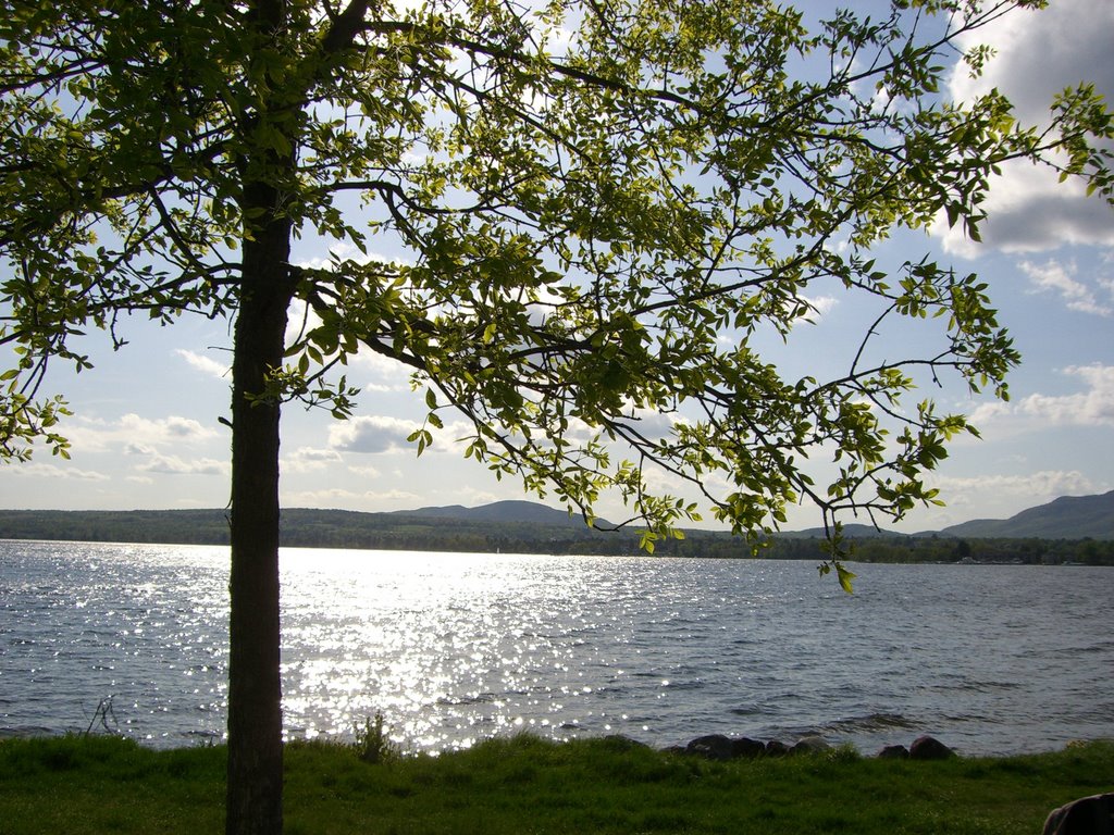 Lac Memphremagog by Schweigel