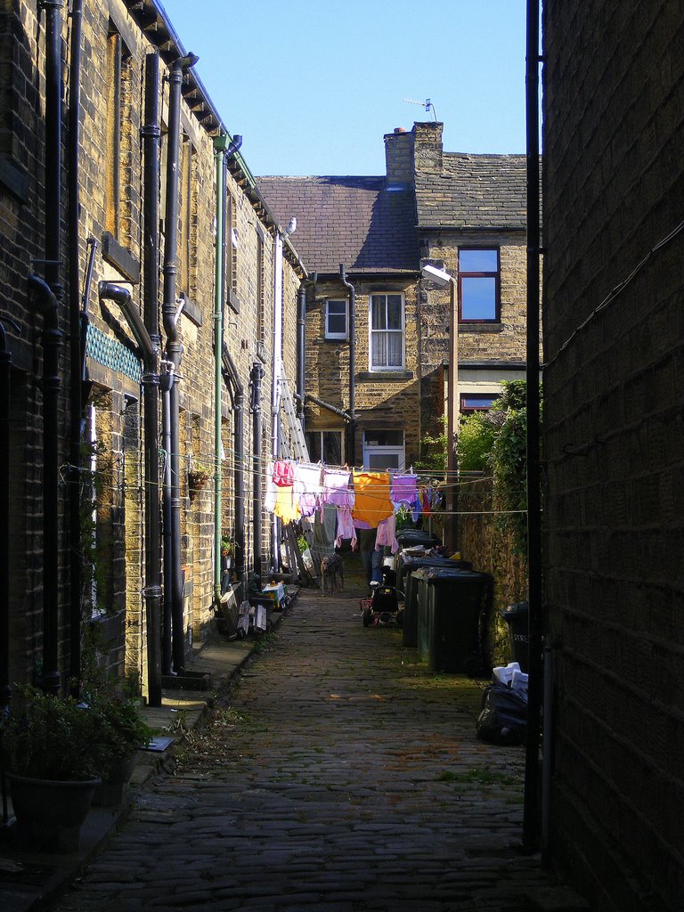 Minnie Street alleyway by Bryan Southward