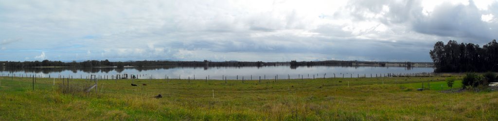 North St in flood - Kempsey by Ian Miller