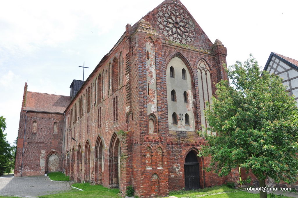 Budynek użyteczności publicznej - kościółek i spichlerz w jednym...a wszystko to w formie pięknych ruin by Robert Borchert